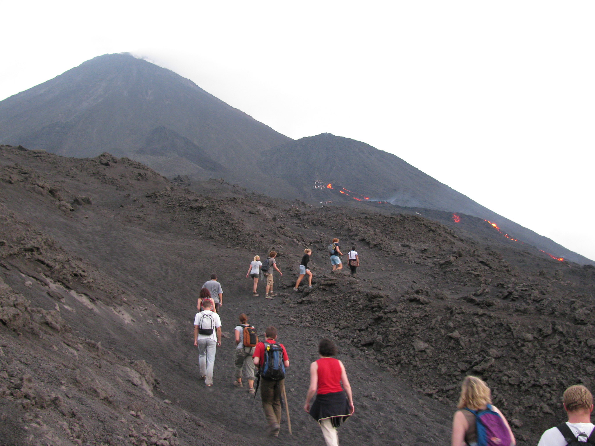 🌋 Collective Pacaya Volcano Hiking Tour - Image 3